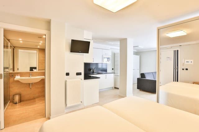 APARTMENT CAPACITY 3
