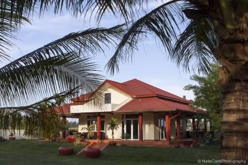 Family House (8 Adults)