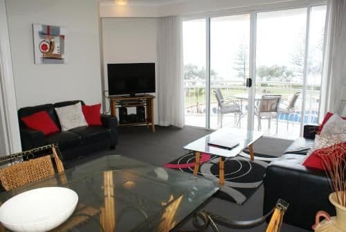 Deluxe Two-Bedroom Apartment with Spa Bath