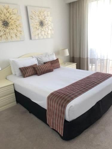 Deluxe Two-Bedroom Apartment with Spa Bath