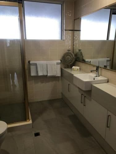 Deluxe Two-Bedroom Apartment with Spa Bath