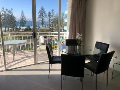 Deluxe Two-Bedroom Apartment with Spa Bath