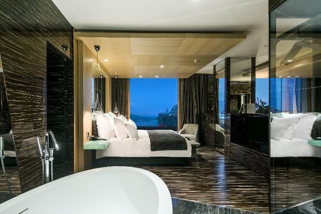 SUITE BAY VIEW