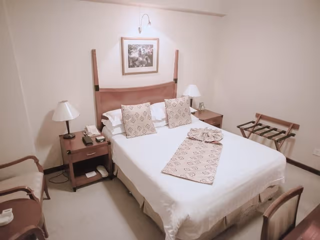DOUBLE KING SIZE BED