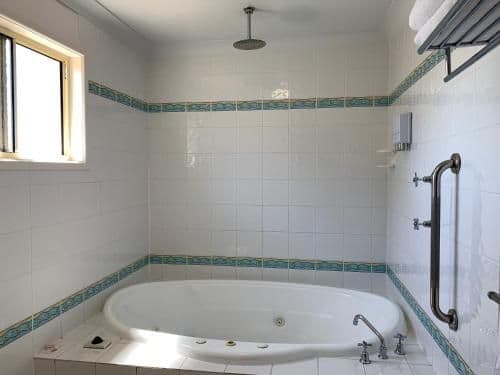 King Room with Spa Bath