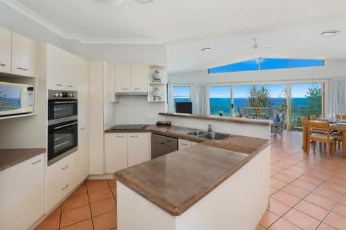 Deluxe Two-Bedroom Apartment with Spa Bath