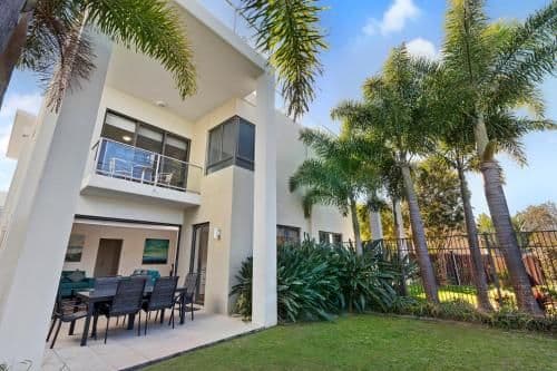 Luxury Three-Bedroom Beach House with Rooftop Spa