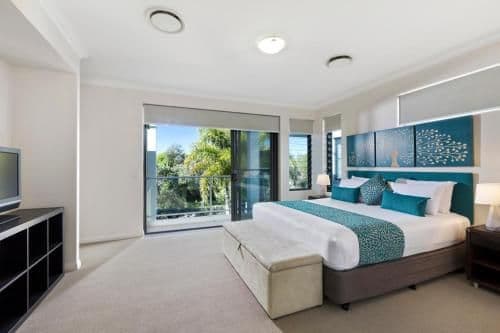Luxury Three-Bedroom Beach House with Rooftop Spa