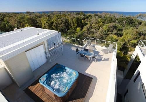 Luxury Three-Bedroom Beach House with Rooftop Spa
