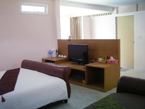 Studio (3 Adults)