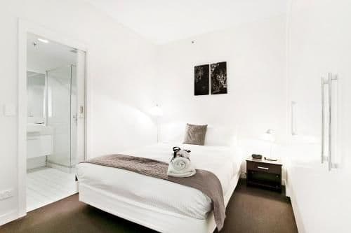Soho One-Bedroom Apartment with Marina View
