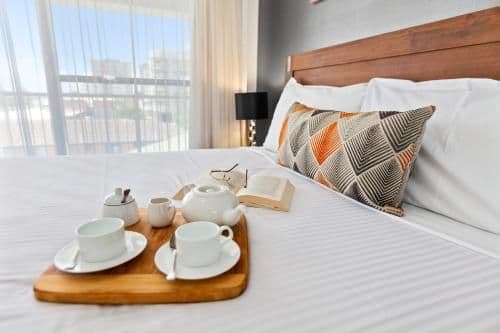 Deluxe One-Bedroom Apartment