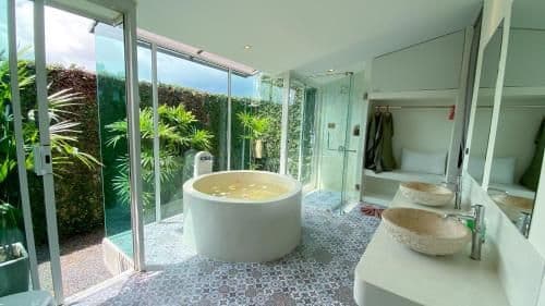 One-Bedroom Red Suite
