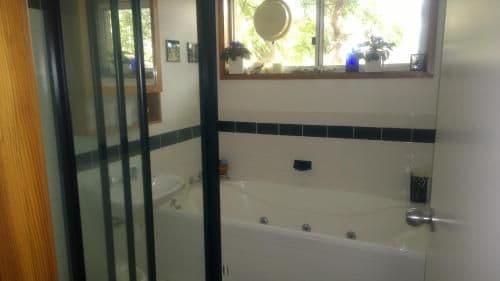 King or Twin Room with Shared Bathroom