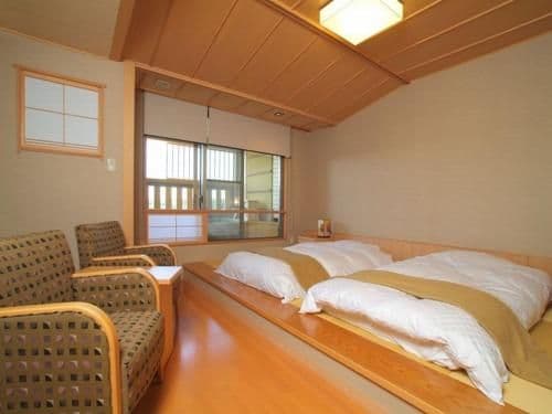 Modern Japanese-Style Twin Room with Open-Air Bath
