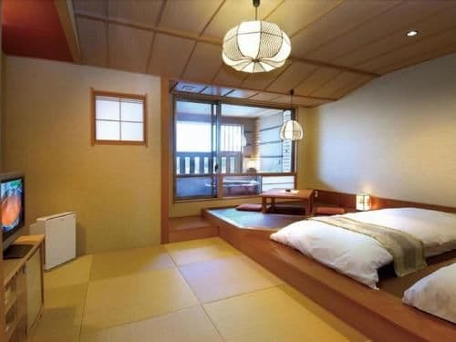 Modern Japanese-Style Twin Room with Open-Air Bath
