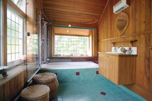 Queen Room with Shared Bathroom