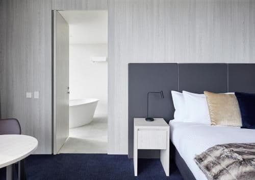 Deluxe Corner Room