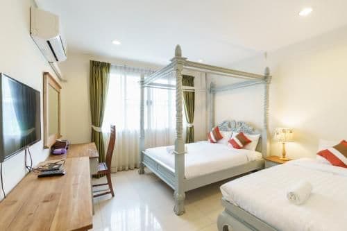 Studio Apartment
