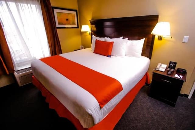 DOUBLE DELUXE QUEEN BED