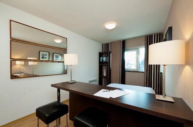 SUITE BUSINESS