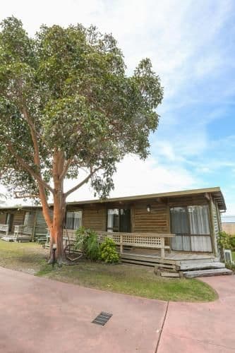 Two-Bedroom Cottage (Sleeps 6)