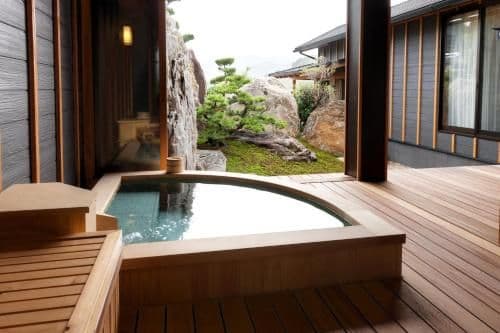 Villa with Open-Air Bath (Waraku)