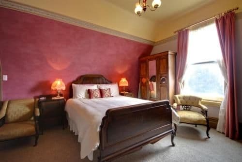 Raymond Queen Room