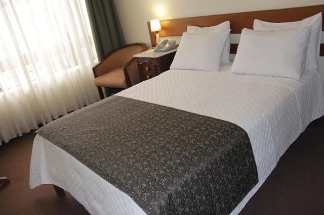 DOUBLE WITH DOUBLE BED