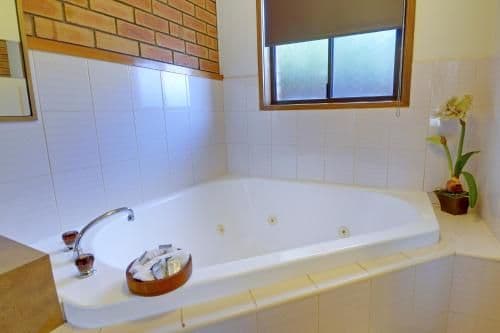 Deluxe Queen Room with Spa Bath