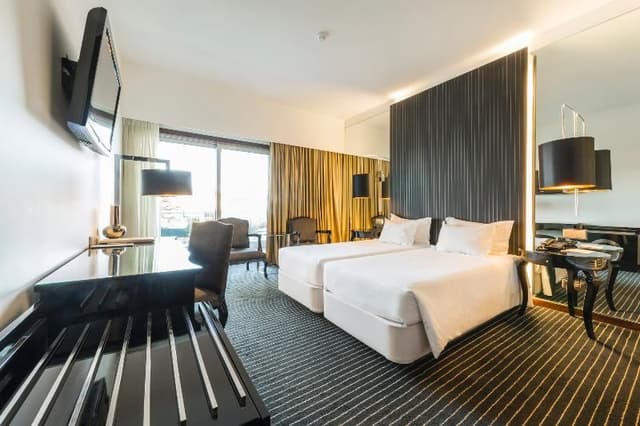 DOUBLE SINGLE USE TWO BEDS