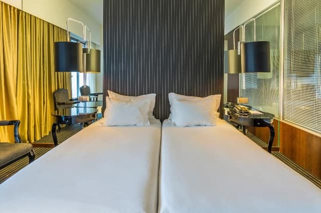 DOUBLE SINGLE USE TWO BEDS