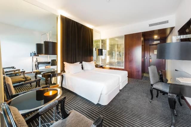 DOUBLE SINGLE USE TWO BEDS