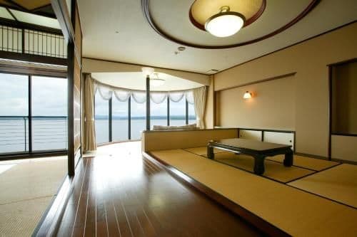 Japanese-Style Suite with Private Bathroom - Ocean Front