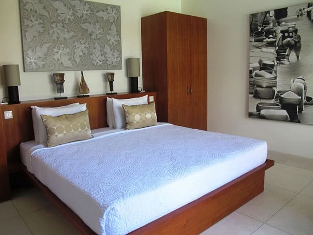 VILLA SIX BEDROOMS TWO BATHROOMS