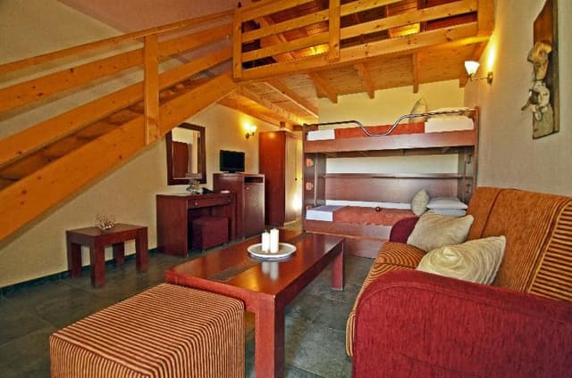 FAMILY ROOM STANDARD