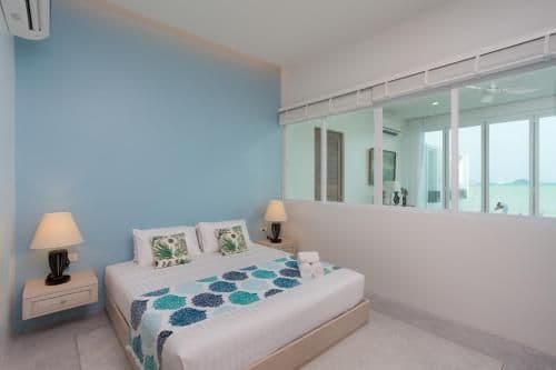 3-Bedroom Beachfront Infinity Pool Villa