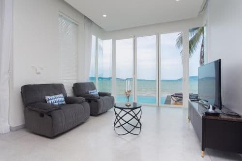 3-Bedroom Beachfront Infinity Pool Villa
