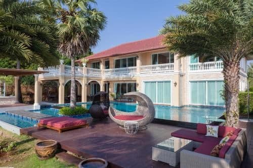 9-Bedroom Private Pool Villa by the Beach