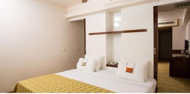 SUITE ONE BEDROOM ONE BATHROOM