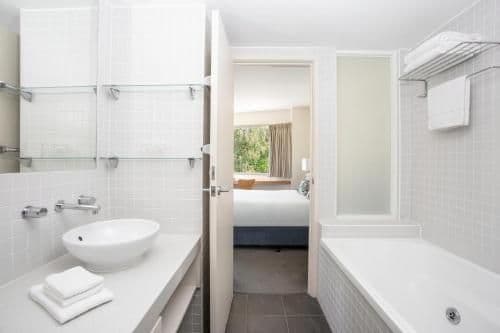 Two-Bedroom Apartment - Dual Key - Garden View