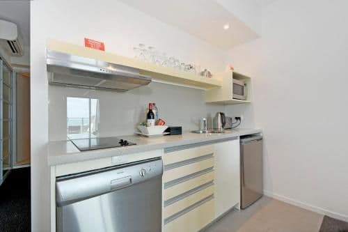 One-Bedroom Apartment with Water View - Weekly Housekeeping
