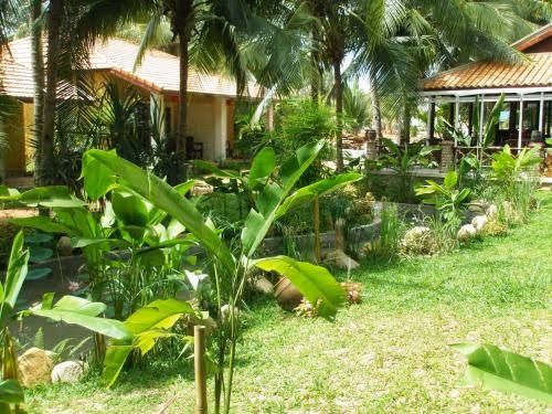 Family Bungalow Lake View (4 Adults)