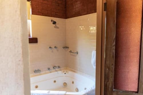 Two-Bedroom Cottage with Spa Bath - Paprika