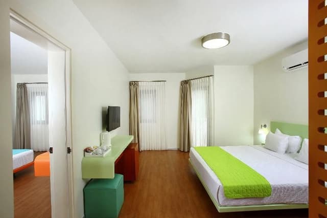 FAMILY ROOM CONNECTING ROOM