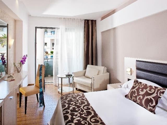 Double or Twin DELUXE GARDEN VIEW