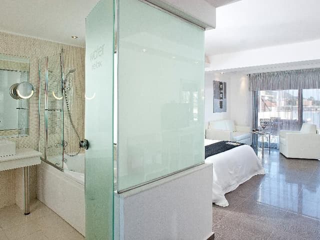 SUITE SUPERIOR POOL VIEW