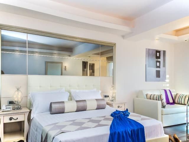 SUITE SUPERIOR POOL VIEW