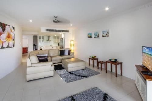 9|3 Bedroom Luxury Beachfront Apartment