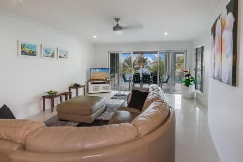 9|3 Bedroom Luxury Beachfront Apartment
